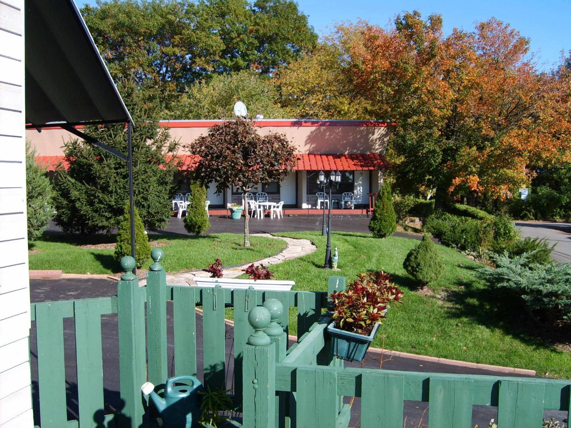 Capricorn Motel Royale 1000 Islands Lansdowne Exterior photo