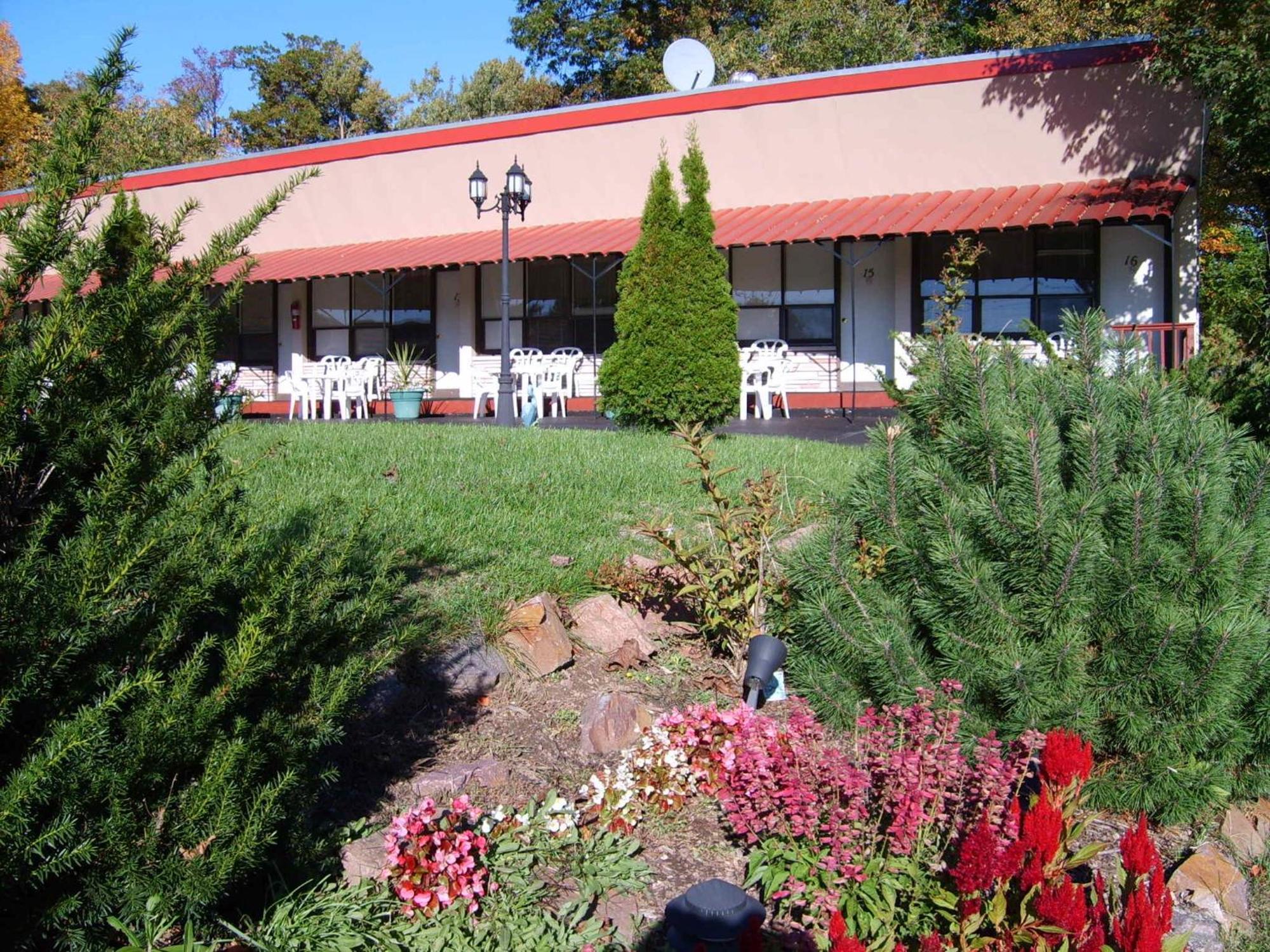 Capricorn Motel Royale 1000 Islands Lansdowne Exterior photo