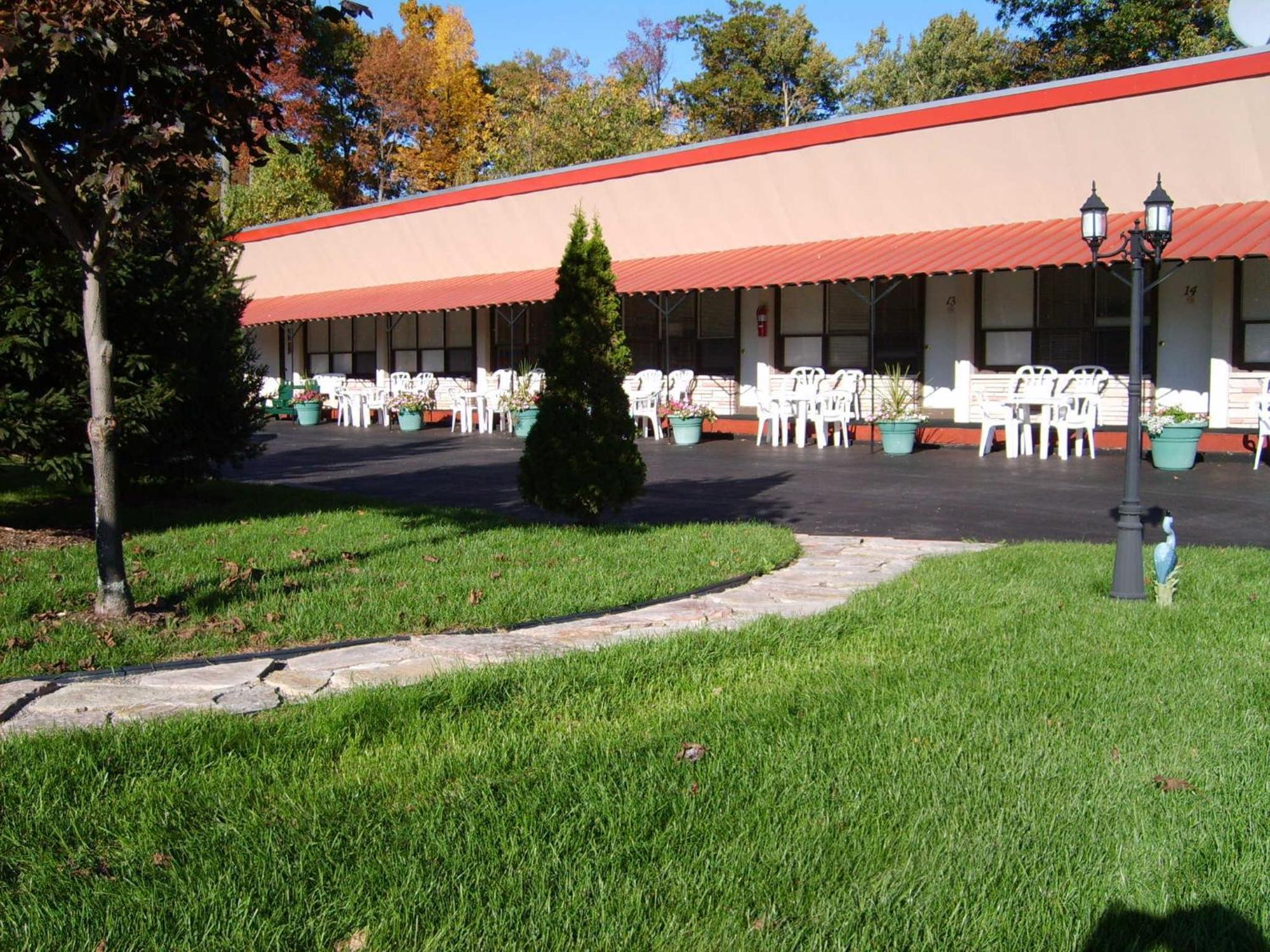 Capricorn Motel Royale 1000 Islands Lansdowne Exterior photo
