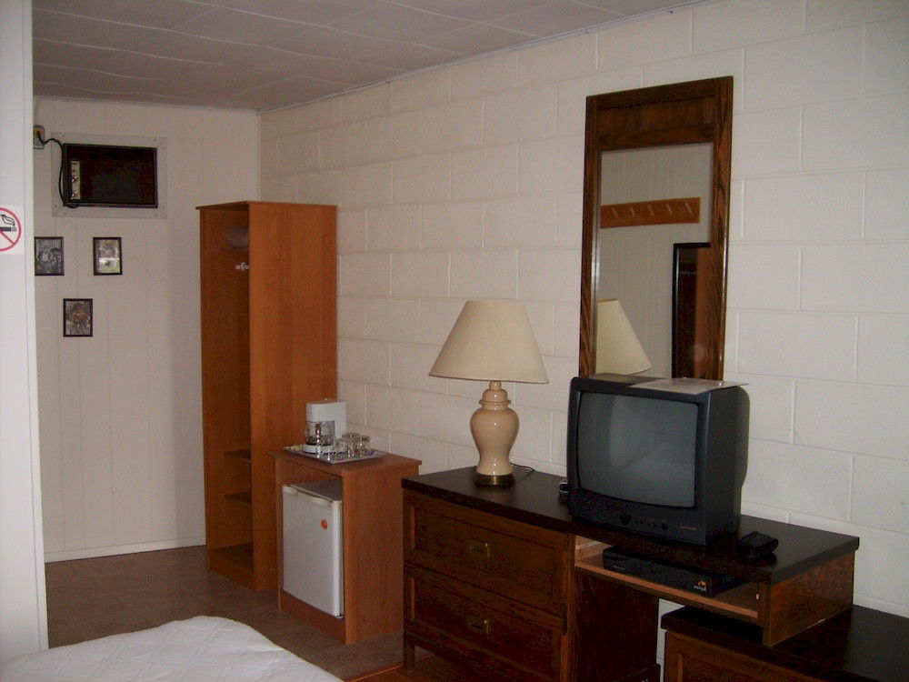 Capricorn Motel Royale 1000 Islands Lansdowne Exterior photo