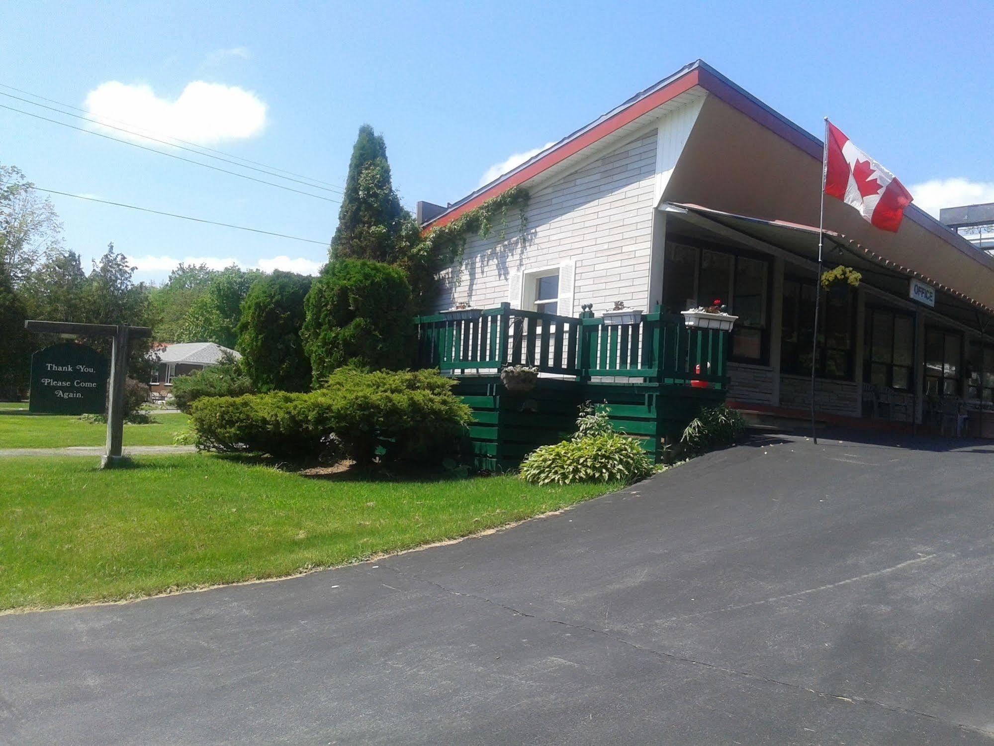 Capricorn Motel Royale 1000 Islands Lansdowne Exterior photo