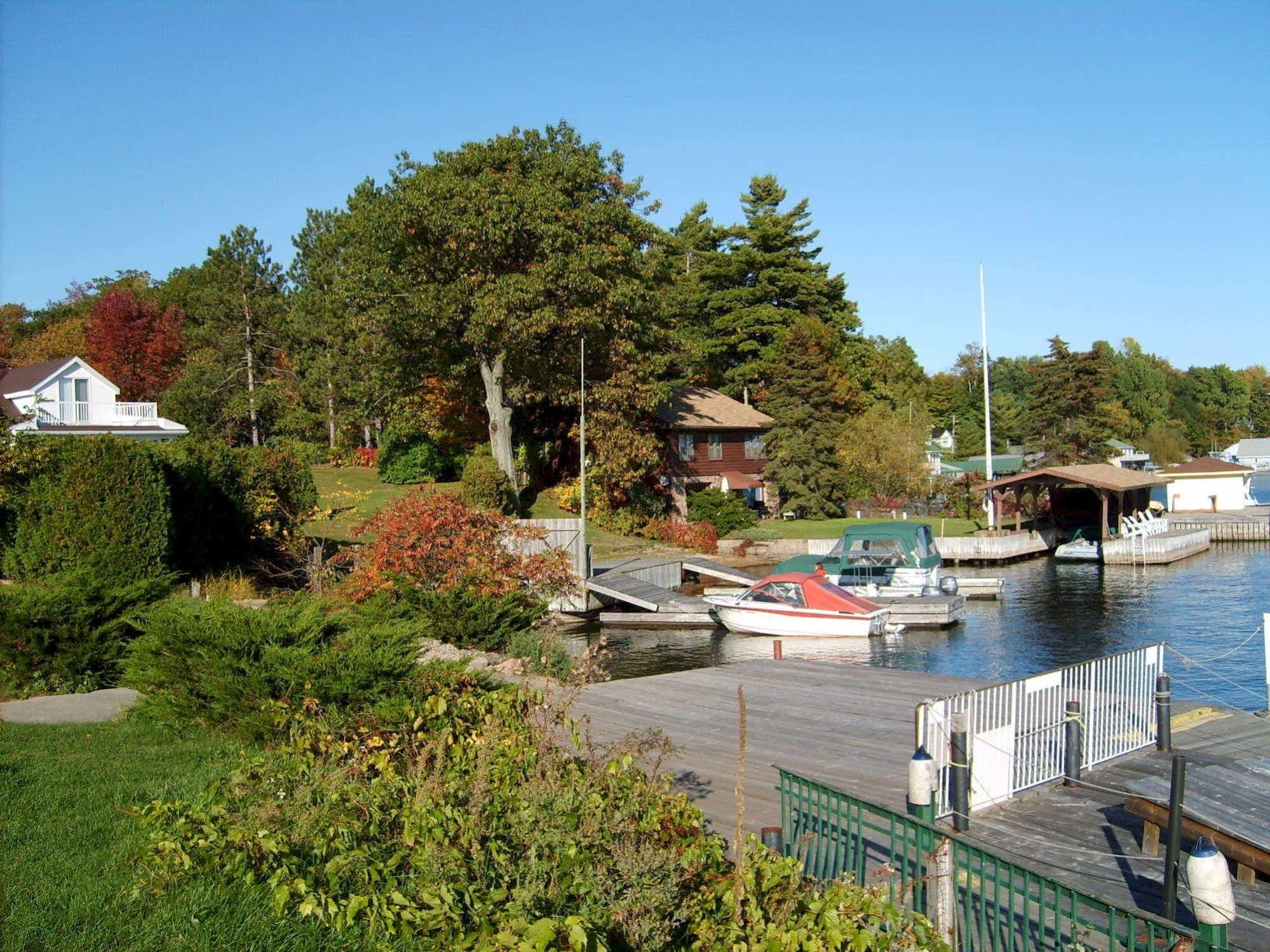 Capricorn Motel Royale 1000 Islands Lansdowne Exterior photo